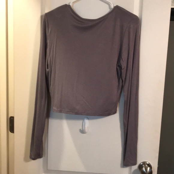 Wet Seal Gray Long Sleeve Deep V Crop Top - Picture 4 of 4